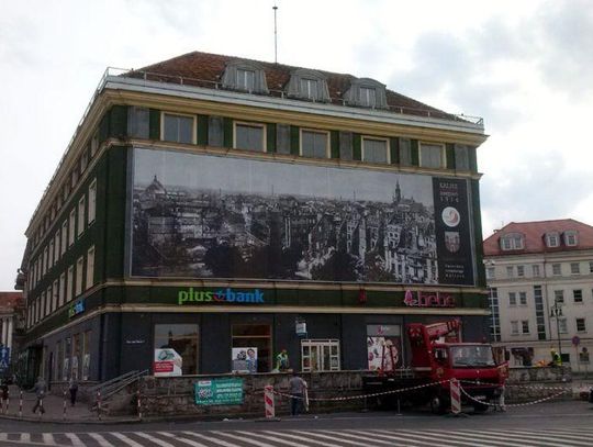 Panorama zniszczonego Kalisza na domu towarowym