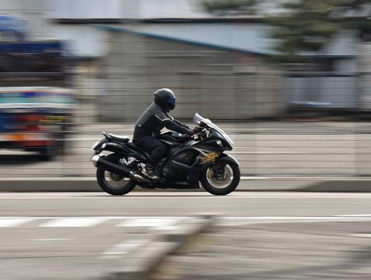 Pędził motocyklem z prędkością 170 km/h. 22-latek nie miał uprawnień do kierowania