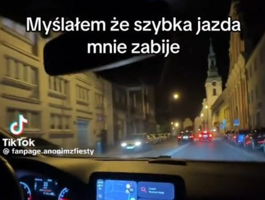 Pędził nocą ulicami Kalisza. Wszystko nagrał i opublikował na TikToku 𝑾𝑰𝑫𝑬𝑶