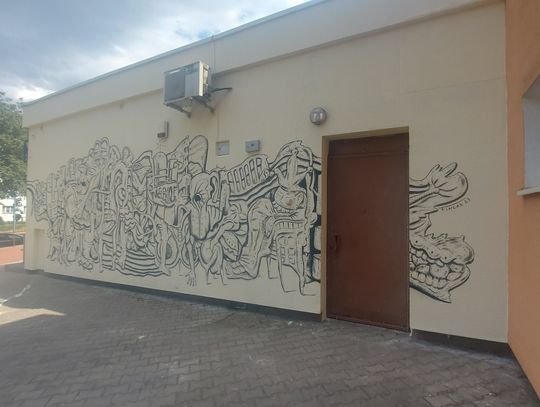 Pełna improwizacja. Nowy mural na kaliskim budynku