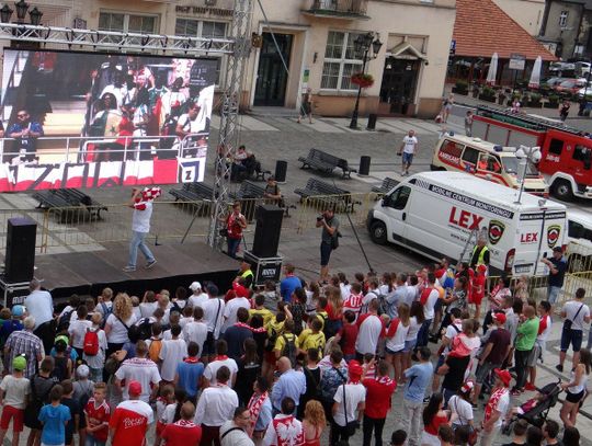 Pełni nadziei do ostatniej chwili. Relacja wideo ze Strefy Kibica WIDEO