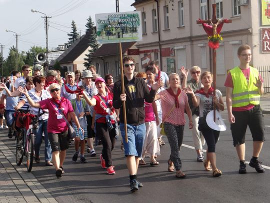 Pielgrzymi już w drodze na Jasną Górę ZDJĘCIA i WIDEO