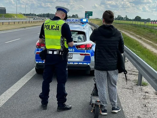 Pijana matka z synem na hulajnogach. Pędzili „krajówką”