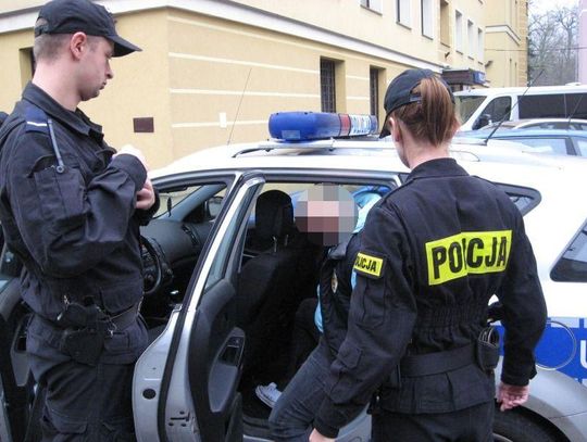 Pijani 16-latkowie pobili i okradli młodszych kolegów