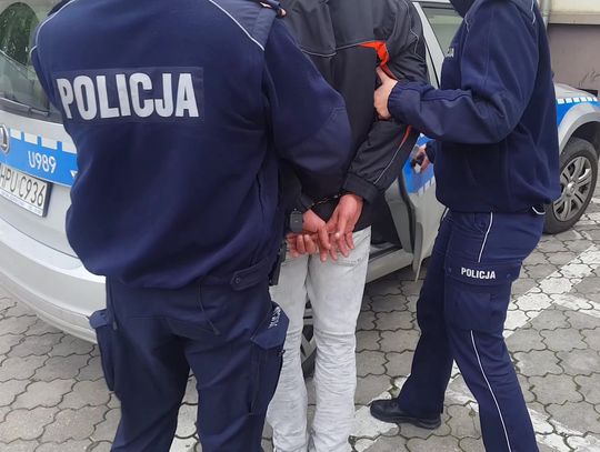 Pijany i agresywny. W takim stanie dobijał się do byłej partnerki