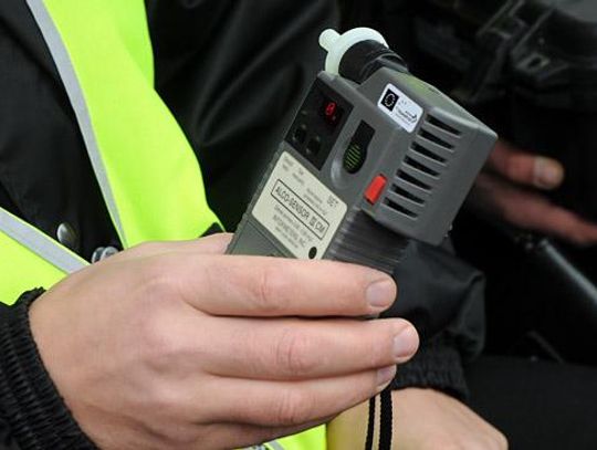Pijany roztrzaskał auto i uderzył w drzewo