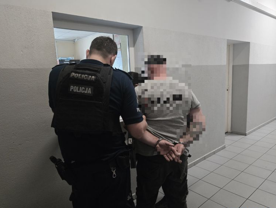 Pijany spał przed sklepem. Zamiast do domu trafił do aresztu