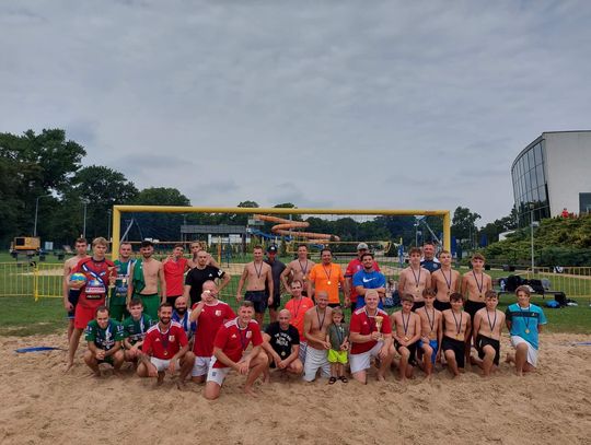 ,,Piwosze'' na podium! Mistrzostwa Kalisza w Beach Soccerze ZDJĘCIA