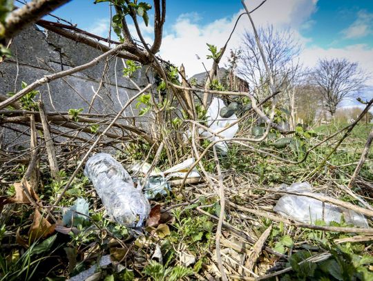 Plastik zniknie ze sklepowych półek. Nowe rygorystyczne prawo chroniące środowisko