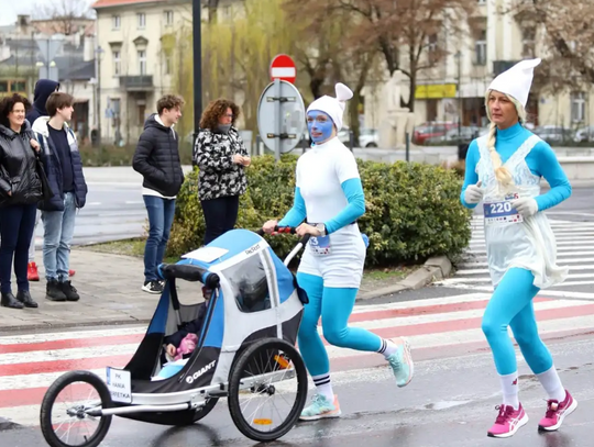 Pobiegnij z policją! Już niebawem Smerfna Piątka