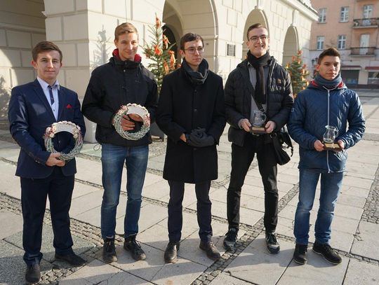 Pochwalne wianki, krytyczne dzbanki. Nagrody i antynagrody kaliskiego KoLibra