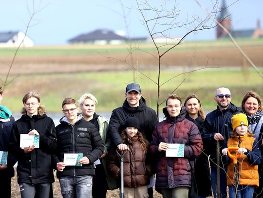 Początek nowego parku. Pierwsze 100 drzew zasadzone! ZDJĘCIA