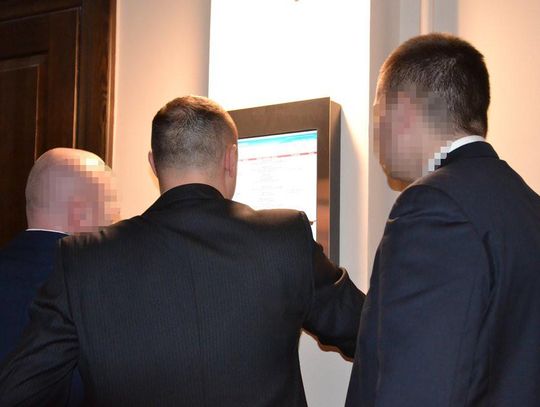 Podejrzany zabił się po torturach w komendzie? Policjanci przed sądem