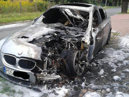 Podpalenie BMW w Ostrowie Wielkopolskim ZDJĘCIA