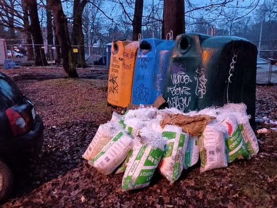 Podrzucił kilkanaście worków. Kaliska Straż Miejska go namierzyła