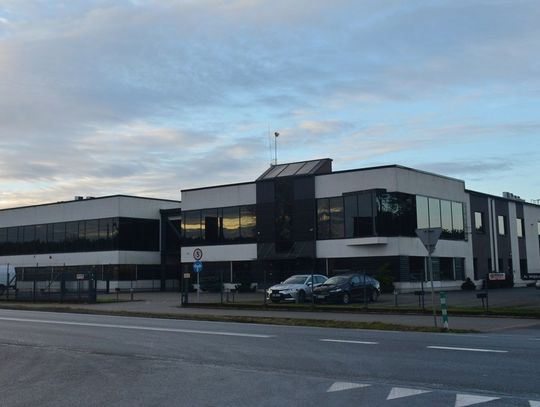 Policja przejmuje ten biurowiec. Oszczędziła tak miliony