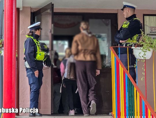 Policja skontroluje plecaki? Ważny apel przed poniedziałkową szkołą