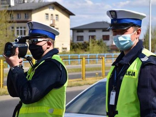 Policja szuka pirata drogowego. Kierowca forda mógł doprowadzić do katastrofy w ruchu lądowym