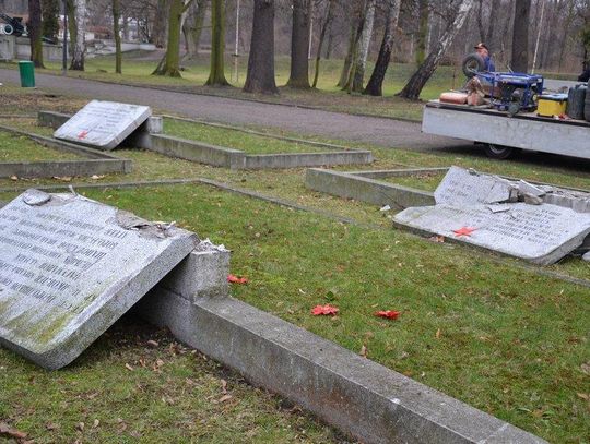 Policja zatrzymała sprawcę zniszczeń na Cmentarzu Żołnierzy Radzieckich ZDJĘCIA