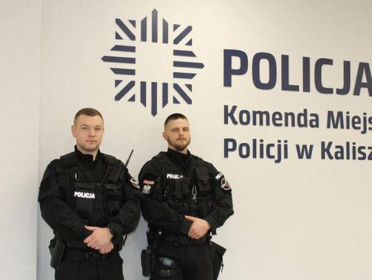 Policjanci uratowali człowieka. Leżał na torach