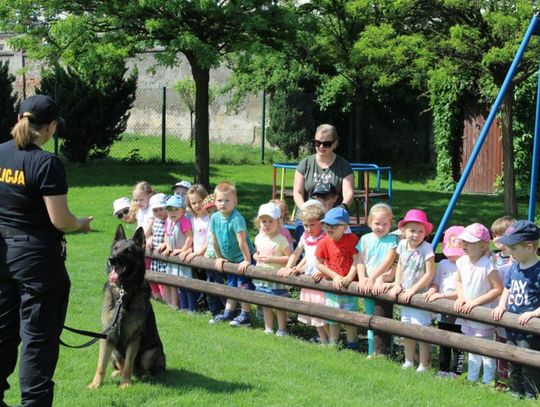 Policjanci w przedszkolu ZDJĘCIA