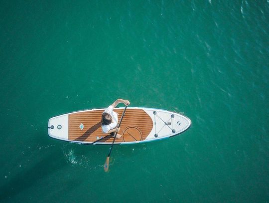 Pompowane deski SUP – czym różnią się modele allround, windSUP i touring?