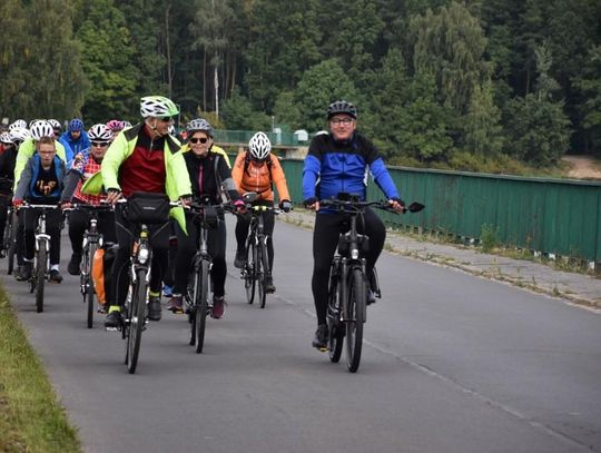 Ponad 50 cyklistów wzięło udział w Rajdzie Ścieżkami Rowerowymi Powiatu Kaliskiego ZDJĘCIA