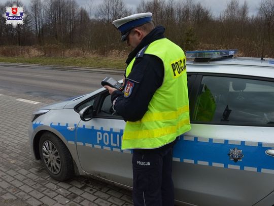 Pędził ponad setką w zabudowanym. 18-latek pożegnał się z prawkiem