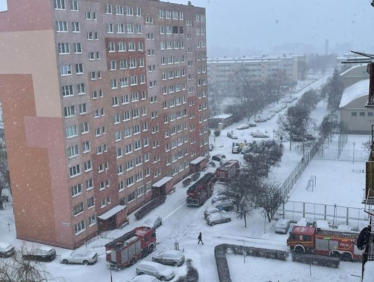 Poranna interwencja straży pożarnej w wieżowcu przy Górnośląskiej