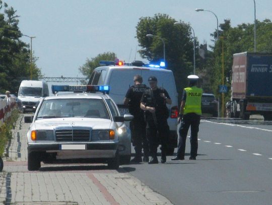 Pościg za kierowcą na ul. Wrocławskiej. „Uciekał pieszo, między samochodami” ZDJĘCIA