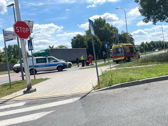 Potrącenie na pasach. Jeden się zatrzymał, drugi wjechał w kobietę