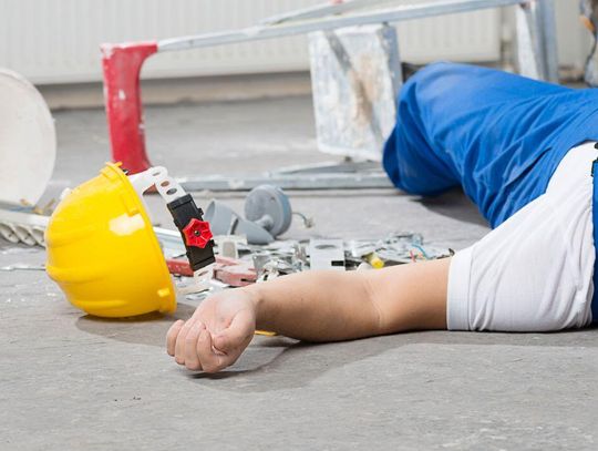 Poważny wypadek na budowie. Ściana runęła na pracownika