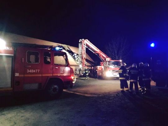 Pożar budynku gospodarczego w Chełmcach ZDJĘCIA