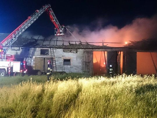 Pożar budynku mieszkalno – gospodarczego. 200 tys. zł strat ZDJĘCIA