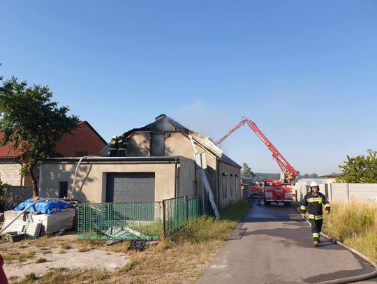 Pożar domu w powiecie kaliskim. Ogień pojawił się na poddaszu