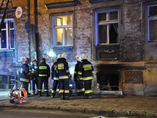 Pożar kamienicy, 13 osób w szpitalu ZDJĘCIA i FILM