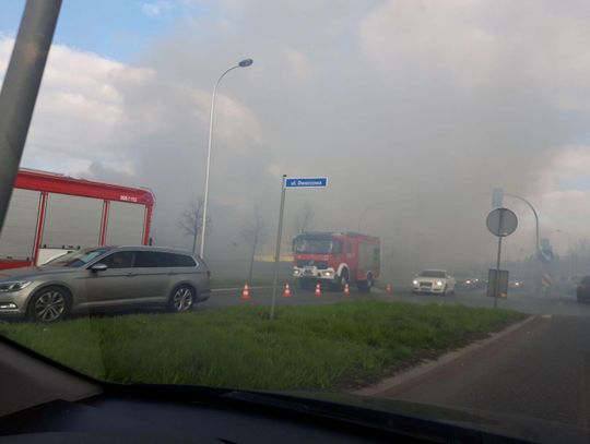 Pożar kamienicy. Kłęby dymu nad miastem ZDJĘCIA