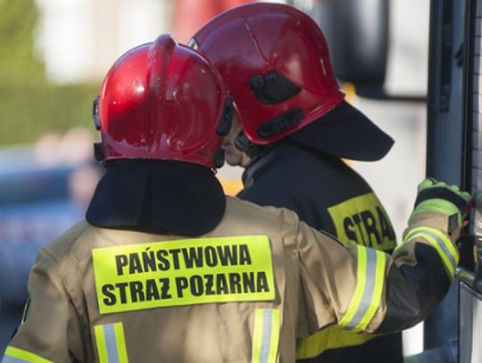 Pożar w bloku przy ul. Podmiejskiej. Ktoś podpalił drzwi od mieszkania!