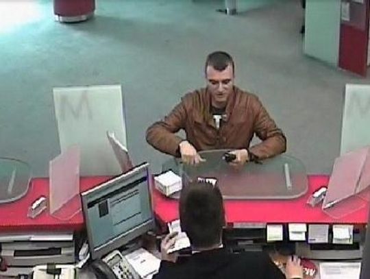 Poznajesz tego mężczyznę? Powiadom o tym policję!
