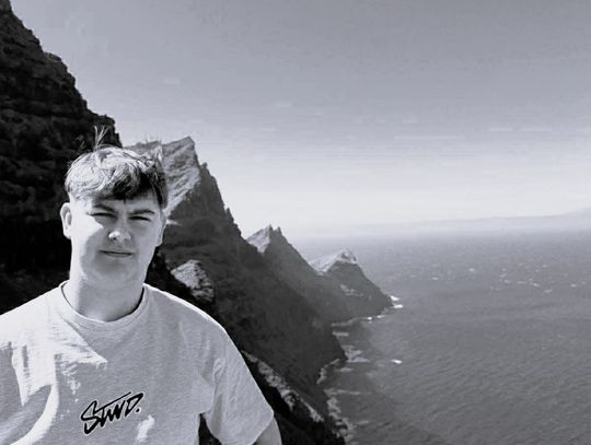 „𝑷𝒐𝒛𝒐𝒔𝒕𝒂𝒏𝒊𝒆𝒔𝒛 𝒘 𝒏𝒂𝒔𝒛𝒚𝒄𝒉 𝒔𝒆𝒓𝒄𝒂𝒄𝒉”.  Szkoła żegna tragicznie zmarłego Nikodema