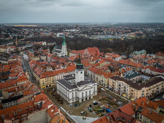 Praca w markecie, policji, przy produkcji mebli. GIEŁDA PRACY