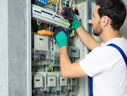 Prąd po nowym roku. Koniec mrożenia cen. Co zobaczymy na rachunkach?