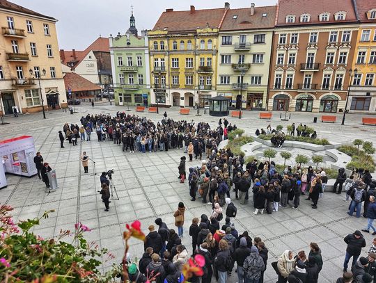 Prawdziwe perełki! Pod Ratuszem otwarto niezwykłą wystawę