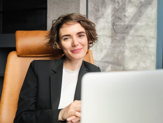 Prawo online czy stacjonarnie? Jak kandydaci wybierają studia w 2026 roku