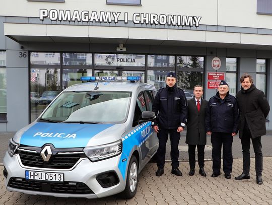 Prezent dla KMP w Kaliszu. Policjanci dostali nowe auto