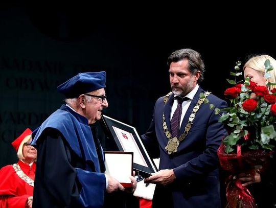 Prof. Meron Honorowym Obywatelem Miasta Kalisza i doktorem honoris causa Akademii Kaliskiej ZDJĘCIA