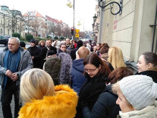 Protest się nasila. Urzędnicy sądowi domagają się podwyżek ZDJĘCIA