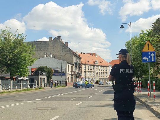 Przechodziła poza pasami i potrąciło ją BMW. Oboje otrzymali mandat