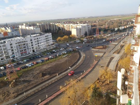 Przedłuża się budowa ronda na Dobrzecu. Kiedy wreszcie będzie gotowe?