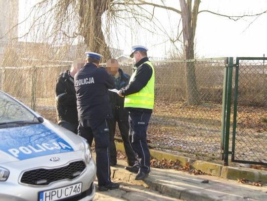 Przerobił ciężarówkę na busa i woził ludzi